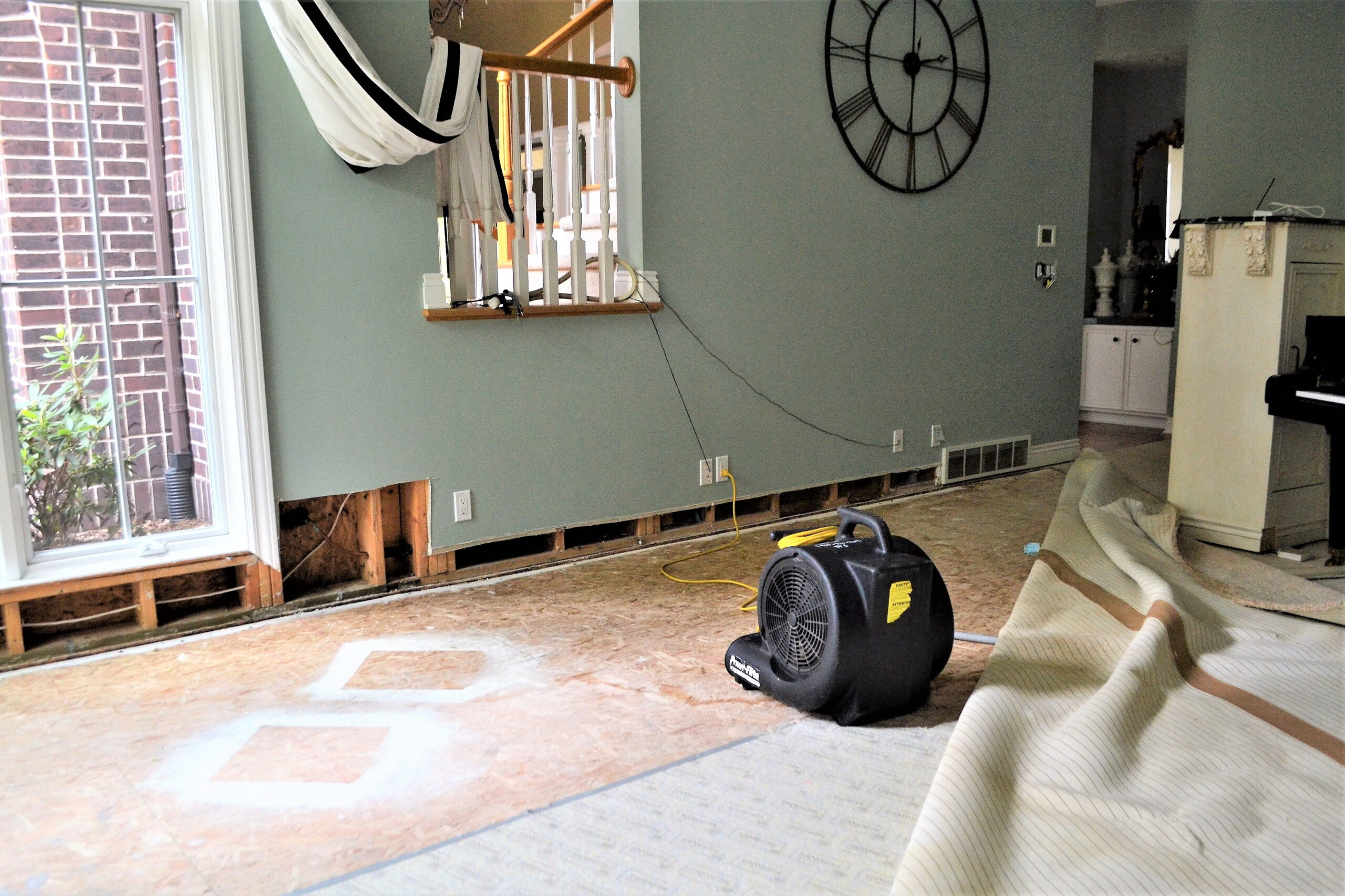 home-water-damage-restoration-with-air-movers